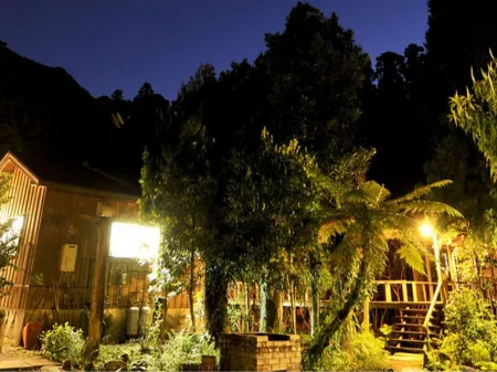 Lodge Yaedake Sanso Отели рядом с достопримечательностью «Shiratani Unsuikyo»