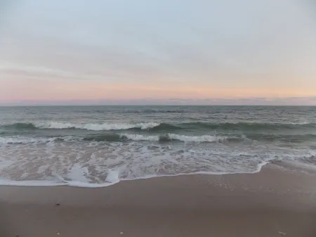 Monthly rates for winter on this Updated Topsail Dunes Oceanfront Condo Отели в г. Стамп Саунд