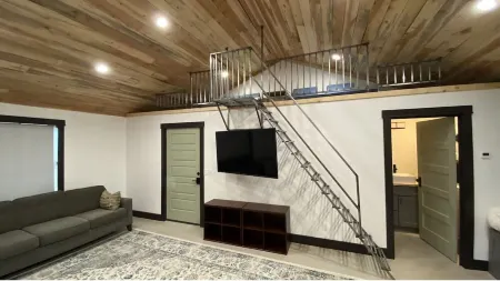 Renovated Cabin between Yellowstone and Big Horn Mountains