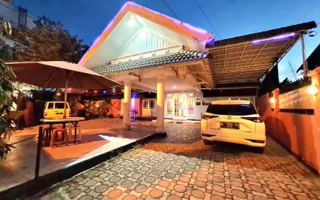 De Mawar Hotel Отели в г. Darul Imarah