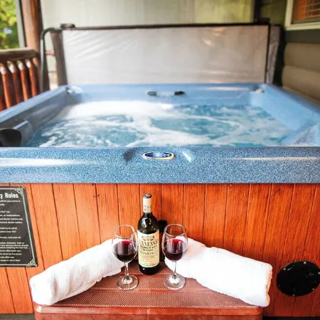 Pigeon Hills 4-bedroom cabin with Fire Pit + Sauna + Spa + EV Charger