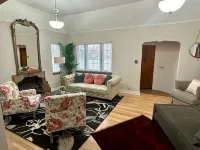 Modern Tree-Street Retreat/Walkable Location