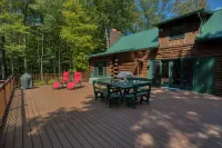 Charming Ski In/Ski Out Log Cabin at Hidden Valley