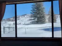 Cozy 3 bedroom cabin 30 minutes from Steamboat Springs, Stagecoach Reservoir.