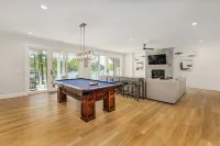 Brand New 6Br/6BA Luxury, 20Min to Clemson. Wooded Flat Lot/Firepit/Pool Table!