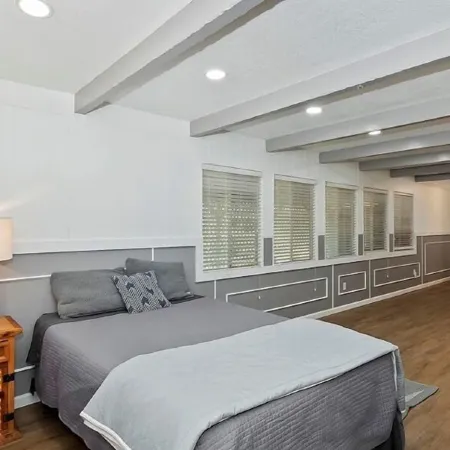 Dogs Are Family Also 240° Lakefront View Spacious Modern Family Retreat Sleeps 8