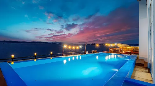 Blue and White Pension - Parkering
