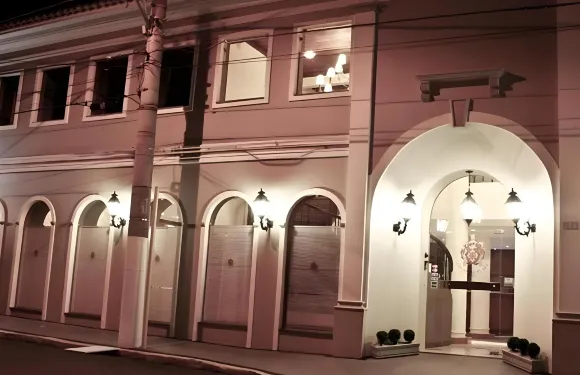 克羅尼爾廣場酒店