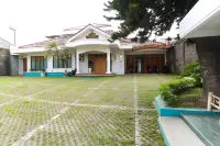 RedDoorz Syariah near Alun Alun Magelang Bayeman Hotel dekat Griya Permata Garden C35 Sanden