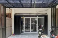 RedDoorz Near Alun Alun Kota Serang Hotell i Lontarbaru