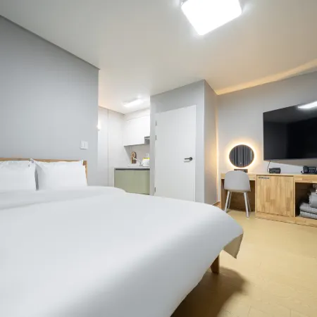 Buan Chaeseokgang Beach Hotel Отели рядом с достопримечательностью «Аквапарк Byeonsan Aqua World»