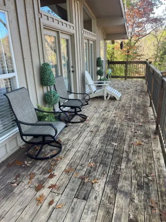 Charming 2-bedroom house in Bella Vista with private access to Tunnel Vision.