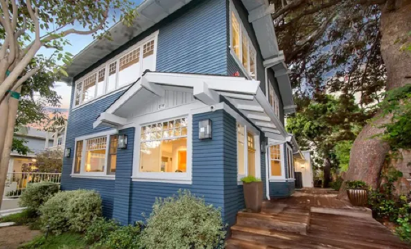Bright, Spacious & Charming Beach House Steps from Ocean