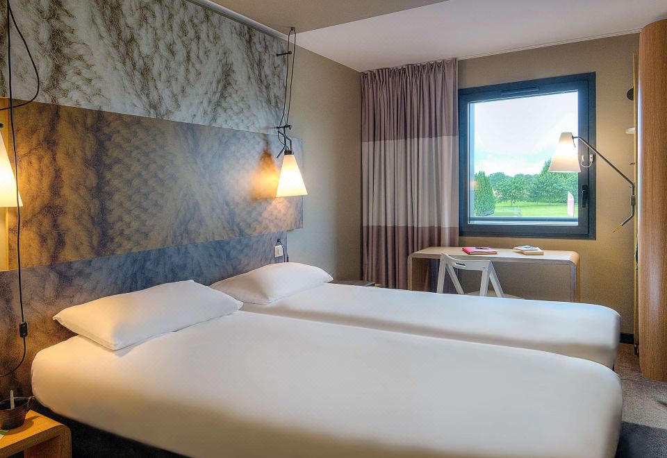 ibis Pontorson Baie du mont Saint-Michel Over view