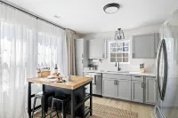 Spacious 6-bedroom house in beautiful Downtown Brevard