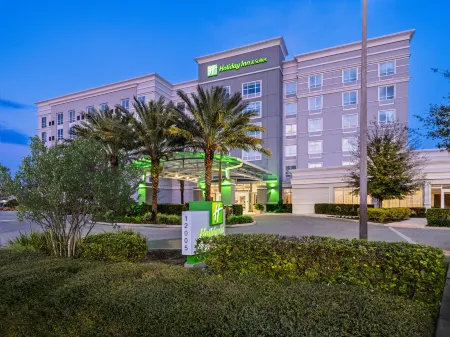 Holiday Inn & Suites Orlando I-Drive - Theme Parks Отели рядом с достопримечательностью «Бейзилика оф Нешнел Шрайн оф Мэри, Квин оф Юниверс»