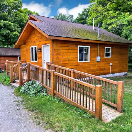 2 bedroom cottage 2.5 miles from Munising, MI and the Pictured Rocks Cruises.