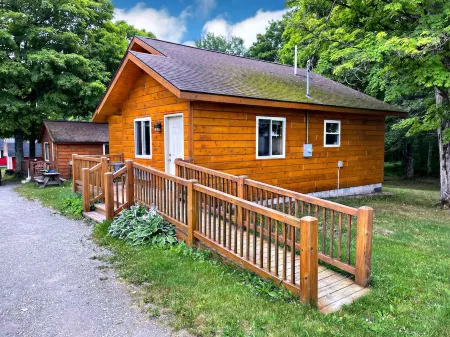 2 bedroom cottage 2.5 miles from Munising, MI and the Pictured Rocks Cruises.