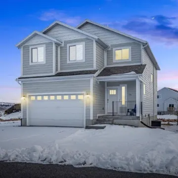 Beautiful home at Bear Lake sleeps 20+ with access to Ideal Beach included