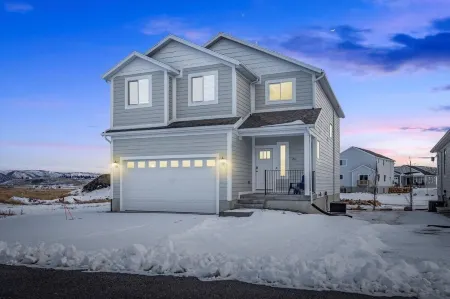 Beautiful home at Bear Lake sleeps 20+ with access to Ideal Beach included