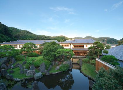 大地の彩 花月亭