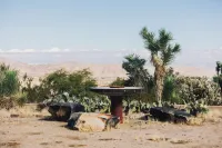 5 Miles from Park entrance Charming 2-bedroom house in enchanting Joshua Tree