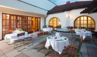 Hotel Concertino Zlatá Husa - Parkplatz