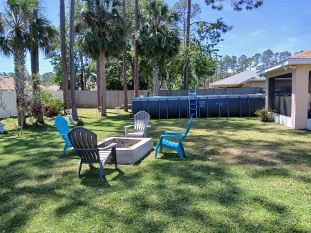 Charming 3-bedroom house with POOL, Firepit & WiFi / close to beach