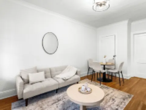 Charming 2-bedroom apartment in dowtown Decatur/ 20 min from downtown ATL Hotels in Decatur