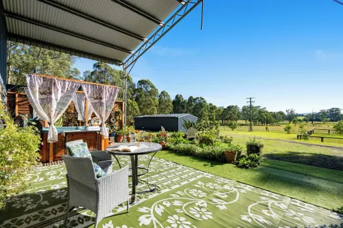 The Studio Retreat perfect for a quiet romantic break. Pet friendly, hot tub. 콰로볼롱 호텔