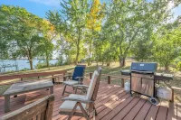 Wake up on West Lake. Classic Cabin Retreat! Family Friendly with your own dock.