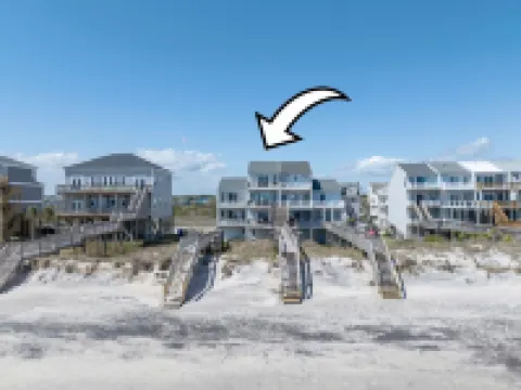 OCEANFRONT ! Family fun steps from the beach!😎🦀 pet friendly, linens included!