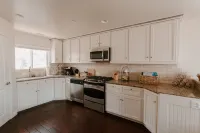 Cozy 2-bedroom condo in welcoming Pismo Beach with WiFi
