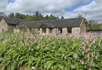 Charming Stone Parlour Cottage set in an area of outstanding beauty. Hotels near Biggar & Upper Clydesdale Museum