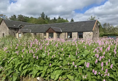 Charming Stone Parlour Cottage set in an area of outstanding beauty. Hotel a Biggar