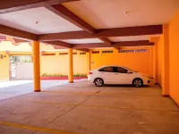 OYO Hotel la Playa - parking