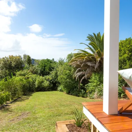 Eight on Church Waiheke Accommodation Отели рядом с достопримечательностью «Автобус Explorer Island Waiheke»