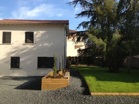 Demeure & Dépendance - Chambres d'hôtes Depuis 2012 Отели в г. Тассен-ла-Деми-Люн