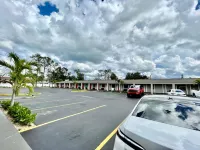Super 8 by Wyndham Kissimmee/Orlando - parking