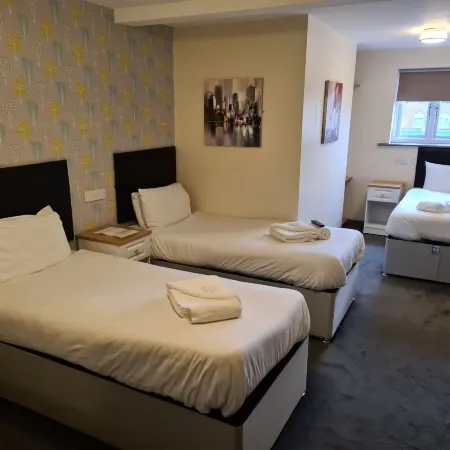 The Avenue Club and Lodge Отели рядом с достопримечательностью «Селли Манор»