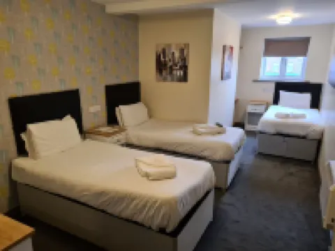The Avenue Club and Lodge Hotels near Frankley Services M5
