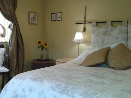 Thorpe Green House Vegetarian Bed & Breakfast Отели рядом с достопримечательностью «Whalebone Arch»