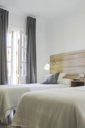 Hotel Restaurante Vía Sevilla - Cádiz by MA 22 Puntos Отели рядом с достопримечательностью «La Cuesta»