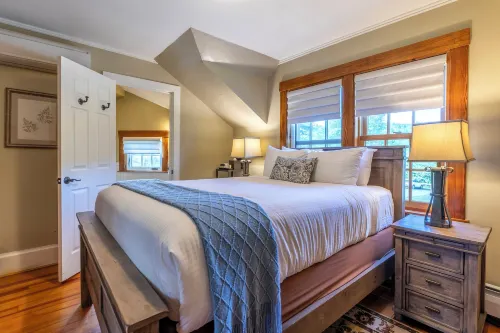 The White House Inn - Inns