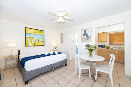 Tropic Isle Hotel & Apartment