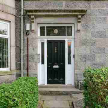 Comfortable West End Flat with Parking Easy Access Hotel Exterior