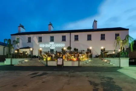 The Old Borough Hotel - Wetherspoon Отели в г. Малахайд