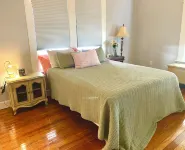 Tampa Heights Bungalow Hotels near Value Pawn & Jewelry