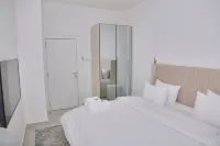 Bluerock Residences Hotel a 