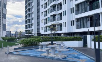 Comfy 3-Bedrooms Apartment at Meritus Residensi
